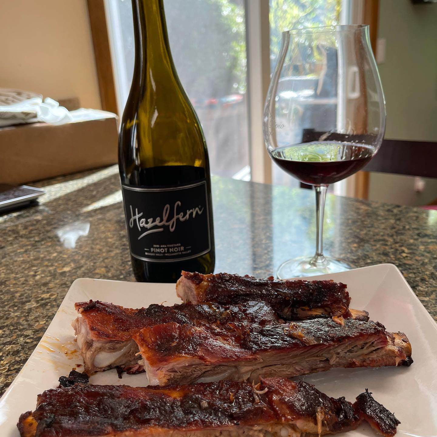Happy 4th of July! I opened a 2018 Ana Vineyard from @hazelferncellars to pair with rib…