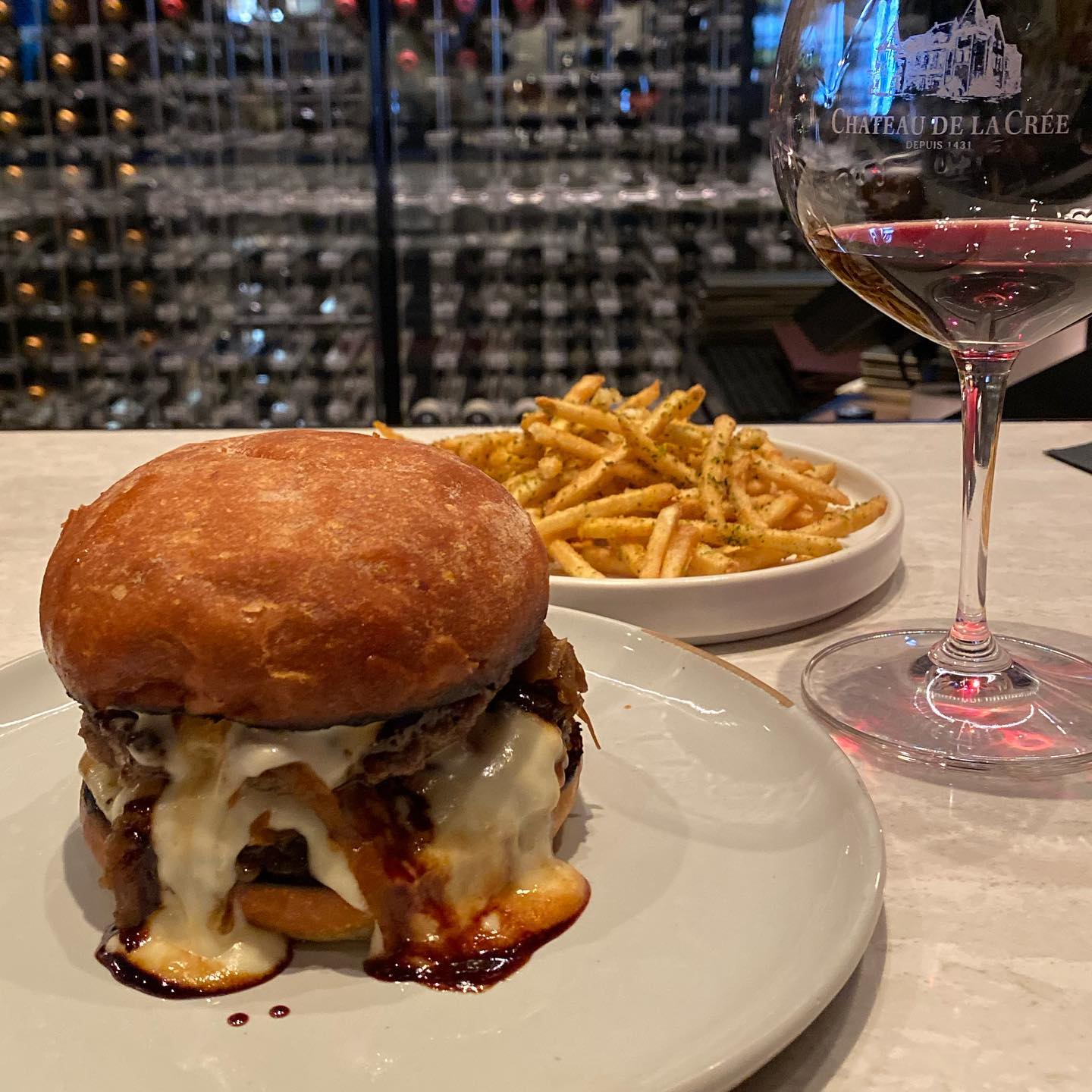 Look at this Pinot burger from @domaineserenewineloungelo !! I have never had a burger …