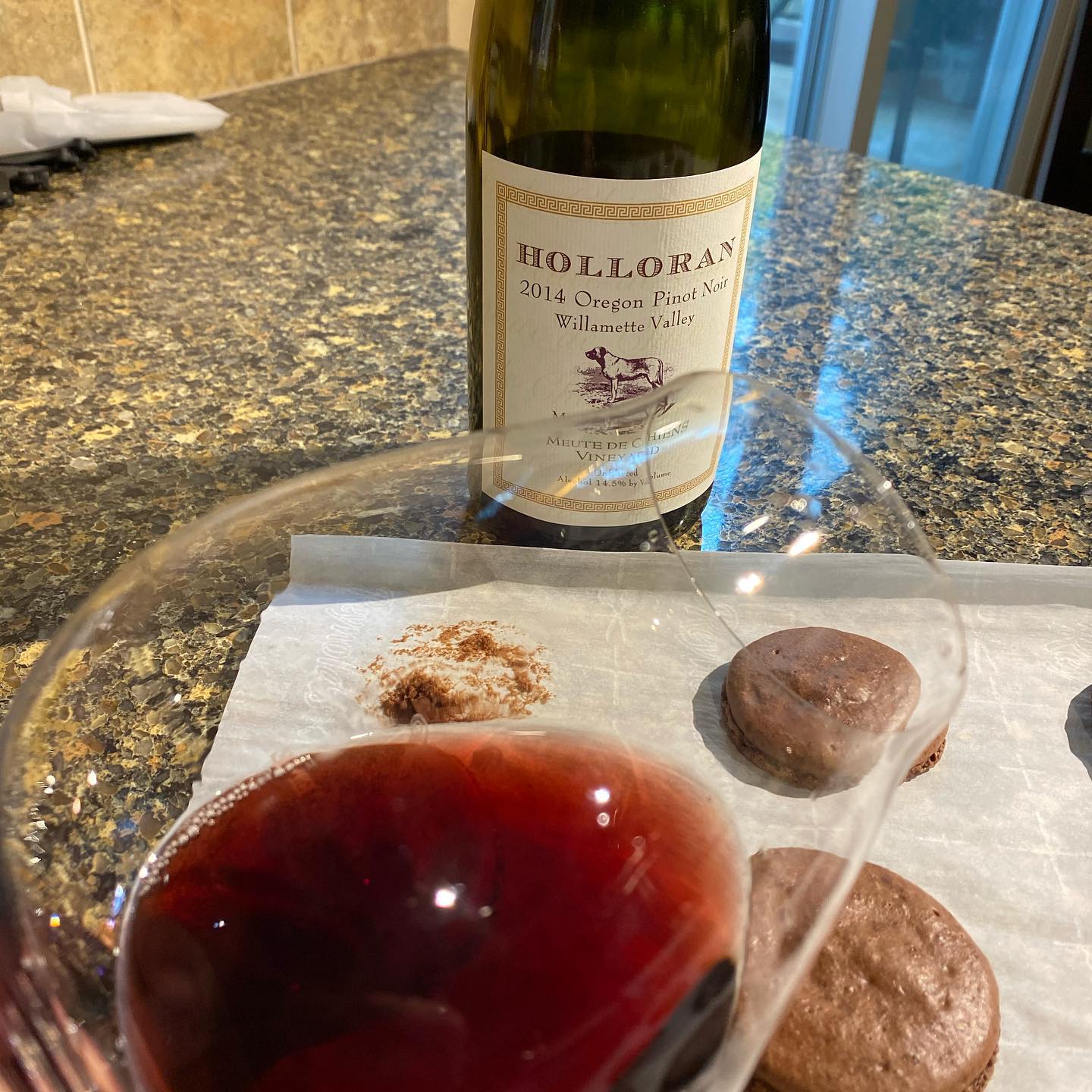 Who took the hot macaron shell???? I do have to admit this 2014 Meute de Chiens vineyar…